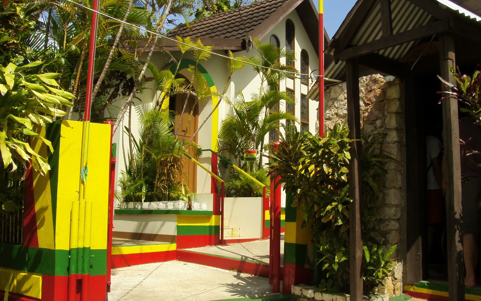 9 Mile Reggae Land – Bob Marley Birthplace & Mausoleum Tour